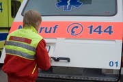 Eine Frau musste ins Spital gebracht werden (Symbolbild). (Bild: Keystone)