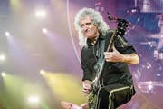 Brian May mit seiner «Red Special»-Gitarre. (Bild: Ferdy Damman/EPA)