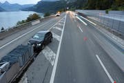 Eine Frau fuhr bei der Ausfahrt Beckenried in den Aufpralldämpfer. (Bild: PD/Kantonspolizei Nidwalden)