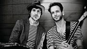 Die beiden Multi-Instrumentalisten Jesco Tscholitsch und Stefan Haas bilden das Duo Heligonka. (Bild: PD)