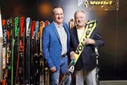 Reto Furrer (46, links) übernimmt neu das Präsidium der Gregor Furrer & Partner Holding AG von seinem Vater Gregor Furrer (77). (Bild Werner Schelbert)