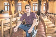 Grünen-Politiker Samuel Zbinden (18) in der Tuchlaube. (Bild: Nadia Schärli (Sursee, 21. Dezember 2017))