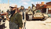 Soldaten der Libyschen Nationalarmee (LNA) südlich der Stadt Bengasi. Bild: Abdullah Doma/AFP (14. Januar 2017)