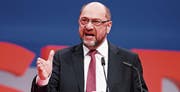 SPD-Chef Martin Schulz spricht am Parteitag. (Bild: Hayoung Jeon/EPA (Berlin, 8. Dezember 2017))