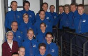 Regierungsrätin Yvonne Schärli-Gerig (links unten) mit einem Teil der Absolventen. (Bild Luzerner Polizei; siehe komplette Aufnahme unten)