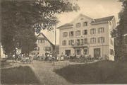 Gäste und Angestellte stehen 1911 für den Fotografen stramm. (Bild: Sammlung Seppi Zemp)