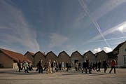 Ein Gebiet im Wandel. Öffentliche Führung auf dem Monosuisse-Areal im Oktober 2012. (Bild: Pius Amrein / Neue LZ)