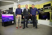 Thomas Sidler, Mitinhaber und Leiter Verkauf Audio Video Fischer AG Ebikon, Thomas Steffen, Leiter Filiale EP:Steffen Luzern, Timo Huber, Inhaber und Geschäftsleiter Audio Video Fischer AG Ebikon im Laden an der Moosstrasse 17 in Luzern. (Bild: PD)