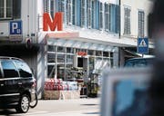 In der Migros an der Grabenstrasse können künftig Einzahlungen gemacht und Briefe abgegeben werden. (Bild: Stefan Kaiser (25. September 2017))