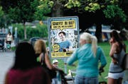 Mit Plakaten wie diesem sind die Zuger auf das Litteringproblem aufmerksam gemacht worden. (Bild: Stefan Kaiser (Zug, 28. Juli 2014))