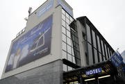 Der Engel beim Hotel Stans-Süd wünscht gute Nacht: Hoteliers sollen bezahlen, egal ob Betten besetzt sind. (Bild: Markus von Rotz / Neue NZ)