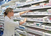 Apotheker werden heute bestraft, wenn sie günstigere Generika abgeben, sagt der Chef der Generika-Vereinigung. (Bild: Barbara Gindl/APA)