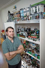 Karim Taha in seinem Lego-Zimmer. (Bild: Pius Amrein (Luzern, 14. August 2017))
