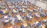146 Frauen und Männer jassten im MythenForum um Punkte. (Bild: Ernst Immoos)