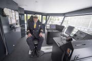 Kapitän Georg Ritter mitten in seinem neuen Reich. (Bild: Keystone/Urs Flüeler, Luzern, 4. Mai 2017)