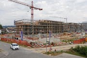 Das Baugewerbe kann sich über gut gefüllte Auftragsbücher freuen. Im Bild die Überbauung Bahnhof West in Sursee. (Bild: Philipp Schmiodli / Nuee LZ)