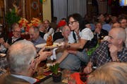 Die Haxen wurden mit Charme serviert. (Bild: Claudia Surek / Neue LZ)