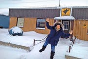 Philipp Tingler auf Eisbär-Watching in Kanada. (Bild: Beat Schweizer/PD)