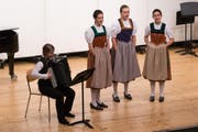 Auftritt im Schulhaus Cher in Sarnen. Im Bild das Ännetbürger-Terzett. (Bild: Roger Zbinden)