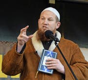 Der deutsche Salafist Pierre Vogel. Bild: Uli Deck/AFP (Pforzheim, 18. Januar 2014)