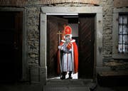 Er soll Freude ins Haus bringen: Bei ihren Besuchen haben die Chläuse aber immer mehr auch schwierige Situationen zu meistern.Archivbild: Stefan Kaiser