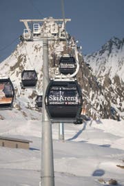 Eine Gondelbahn im Skigebiet Andermatt-Sedrun. (Bild: PD)