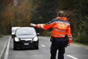Polizeikontrolle (Symbolbild) (Bild: Stefan Kaiser/ZZ)