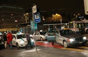 Taxis am Luzerner Bahnhof. (Bild Philipp Schmidli/Neue LZ)