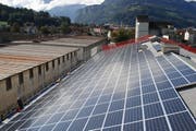 Die Photovoltaik-Anlage auf dem Dach der Reismühle in Brunnen. (Bild: PD)