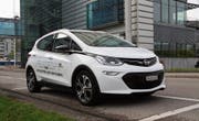 Etwa 400 Kilometer weit kommt man mit dem fünfplätzigen Elektroauto Opel Ampera-e. (Bild: Bruno Knellwolf)
