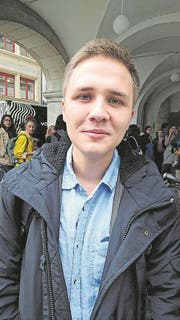 «Es ist wirklich schwierig, eine Alternative zu finden. Irgendwo muss man ja sparen», sagt Jonas Herzing (19), Schüler aus Luzern. (Bild: Martina Odermatt)
