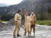 Der Wilde Westen liegt nächsten Sommer in Engelberg. Dafür sorgen (v.l.) Tom Volkers als Winnetou, Alejandra Cardona als Nscho-tschi und Giso Weissbach als Klekih-petra. (Bild: Alexandra Wey / Keystone)