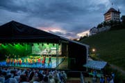 Vom Förderfonds unterstützt: Aufführungen wie hier im Bild eine Turnveranstaltung beim Schloss Heidegg. (Bild: Philipp Schmidli (25. Mai 2016))