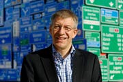 Martin Bütikofer vor der Halle Strassenverkehr im Verkehrshaus der Schweiz. (Bild pd)