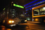 Ein Nachtbus der vbl unterwegs in Luzern. (Bild: Boris Bürgisser / Neue LZ)