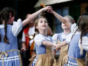 Die Kindertanzgruppe des Trachtenvereins Risch-Rotkreuz hat für ihren Auftritt viel Applaus erhalten. (Bild: Stefan Kaiser (Rotkreuz, 28. Oktober 2017))