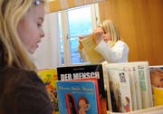 Szene aus dem Kindergarten Ennetbürgen. (Bild Corinne Glanzmann/Neue NZ)