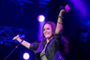 Die Luzerner Sängerin Caroline Chevin bei einem Konzert in Basel vom November 2013. (Bild: Keystone)
