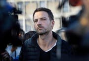 Der ehemalige Börsenhändler Jérôme Kerviel könnte von den Panama-Papers-Enthüllungen profitieren. Die Aufnahme zeigt ihn bei seiner Entlassung aus dem Gefängnis im Jahr 2014. (Bild: Keystone/Christophe Ena)