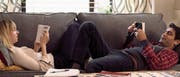 Zoë Kazan und Kumail Nanjiani in «The Big Sick». (Bild: Nicol Rivelli)