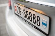 Der Kanton Zug kann künftig Kontrollschilder, wie auch diese Schnapszahl, versteigern. (Bild: Maria Schmid (Steinhausen, 21. Dezember 2017))
