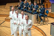 Die Vokalgruppe The Skylarks bereicherte den Sound des Swing Dance Orchestra. Bild: Dominik Wunderli (25. September 2016)