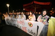 Endlager-Gegner bei einer Demonstration in Stans im Oktober 2008. (Bild Philipp Schmidli/Neue NZ)