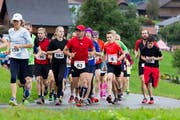 Kurz nach dem Start des Berglaufs Berglauf Hasle - Heiligkreuz- First. (Bild: Beat Blättler)