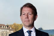 Fritz Zurbrügg (56), Vizedirektor der Schweizerischen Nationalbank, in seinem Büro in Bern. (Bild: Boris Bürgisser / Neue LZ)