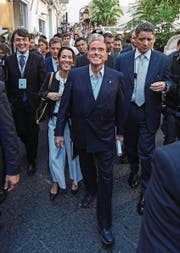Forza-Italia-Chef Silvio Berlusconi mit Anhängern auf der italienischen Insel Capri. (Bild: Salvatore Laporta (Campania, 20. Oktober 2017))