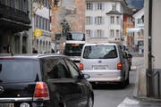 Eine tägliche Verkehrssituation in Altdorf. Die Schächenspange soll hier Entlastung schaffen. (Bild: Urs Hanhart / Neue UZ)