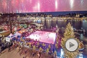 Das alljährliche Eisfeld vor dem KKL wurde eröffnet. Das Bild entstand am Samstag, 25. November 2017. Bild: (Pius Amrein / LZ) Weihnachten, Eisfeld, Eis, Eiskunstläufer, Licht, Weihnachtsstimmung (Bild: Pius Amrein (LZ) (Luzerner Zeitung))