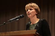 Karin Kayser-Frutschi am Nominationsparteitag in der Mehrzweckhalle Zälgli in Wolfenschiessen. (Bild: Roger Zbinden / Neue LZ)
