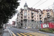 Zürichstrasse: Hier gäbe es eine Arkade für Velos und Fussgänger. (Bild: Roger Grütter (27. Januar 2018))